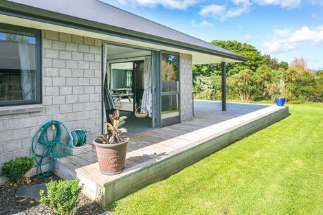 Photo of property in 2 Cherry Lane, Coromandel, 3506
