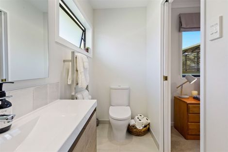 Photo of property in 21a Alexander Street, Cockle Bay, Auckland, 2014