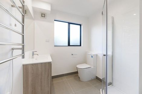 Photo of property in 4/60 Triangle Road, Massey, Auckland, 0614