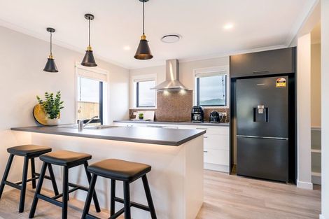 Photo of property in 17 Te Hoiere Street, Aotea, Porirua, 5024