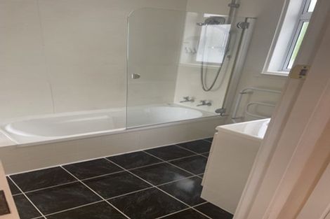 Photo of property in 9 Sunnyview Road, Greenhithe, Auckland, 0632