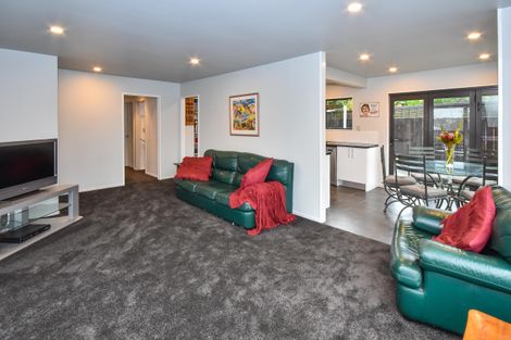 Photo of property in 21 Orinda Close, Botany Downs, Auckland, 2010