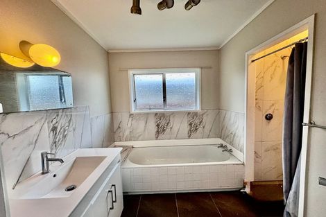 Photo of property in 1/15 Meadowcourt Drive, Manukau, Auckland, 2025