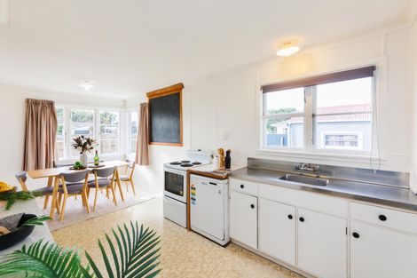 Photo of property in 28 Vernon Avenue, Takaro, Palmerston North, 4412