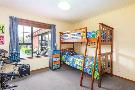 Photo of property in 8 Goodall Place, Redwood, Christchurch, 8051