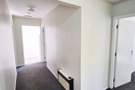 Photo of property in 11 Glanmire Road, Newlands, Wellington, 6037