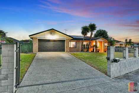 Photo of property in 51 Castlefinn Drive, Weymouth, Auckland, 2103