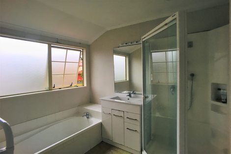 Photo of property in 15 Westminster Gardens, Unsworth Heights, Auckland, 0632