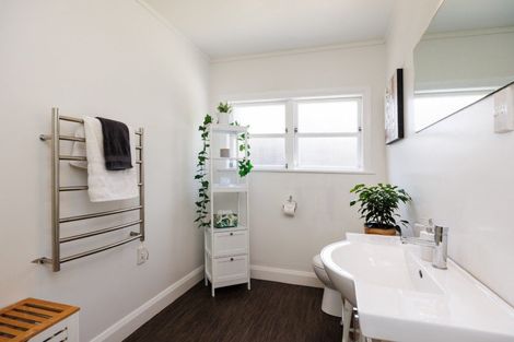 Photo of property in 12 Kent Crescent, Awapuni, Palmerston North, 4412