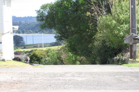 Photo of property in 2/146 Sunset Road, Unsworth Heights, Auckland, 0632