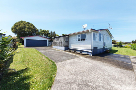 Photo of property in 24 Beach Road, Glenbrook, Waiuku, 2681