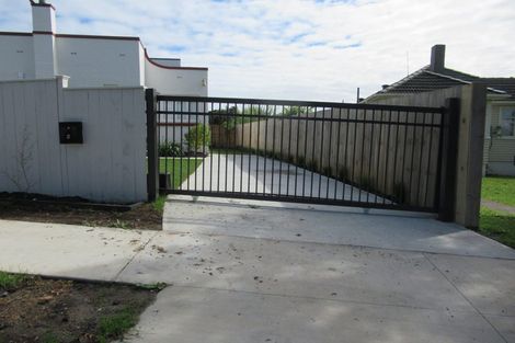 Photo of property in 2 Nikau Street, New Lynn, Auckland, 0600