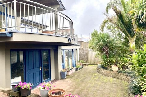 Photo of property in 473 East Coast Road, Murrays Bay, Auckland, 0630