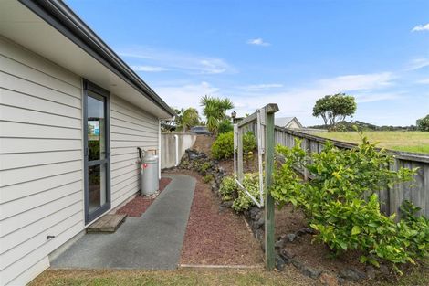 Photo of property in 13 Spinifex Road, Mangawhai Heads, Mangawhai, 0505