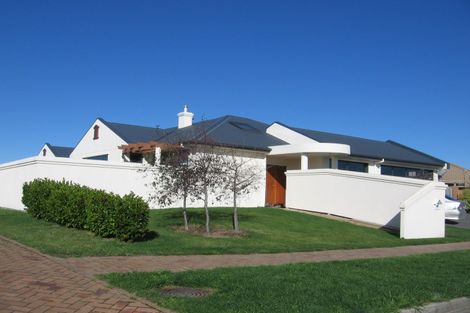 Photo of property in 28 Clearview Drive, Milson, Palmerston North, 4414