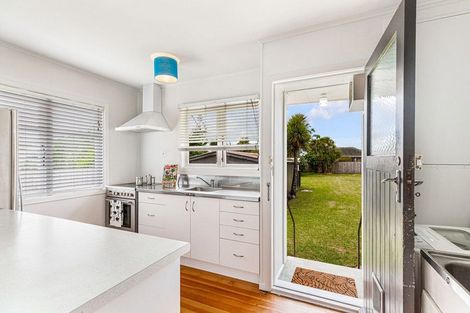 Photo of property in 16 Ward Crescent, Te Atatu Peninsula, Auckland, 0610