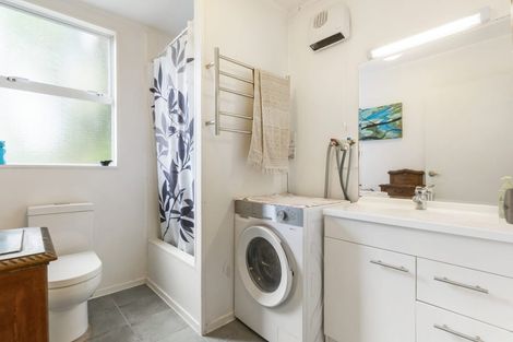 Photo of property in 126 Candia Road, Henderson Valley, Auckland, 0614