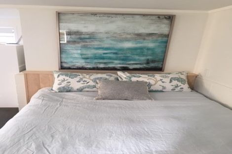 Photo of property in 1/1 Deuxberry Avenue, Northcote, Auckland, 0627