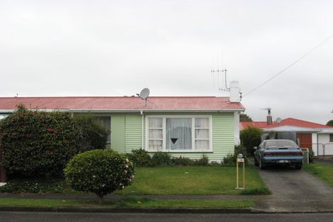 Photo of property in 14 Karaka Crescent, Levin, 5510