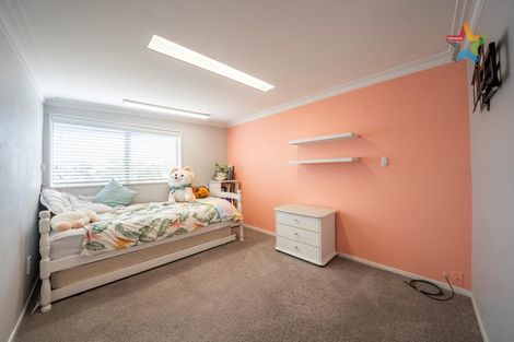 Photo of property in 27 Holyoake Crescent, Avalon, Lower Hutt, 5011
