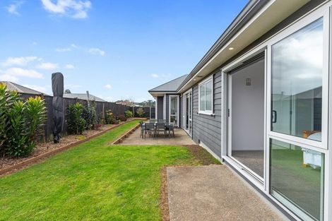 Photo of property in 14 Malbec Place, Huapai, Kumeu, 0810