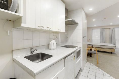 Photo of property in Terrace Heights Apartments, 2e/163 The Terrace, Wellington Central, Wellington, 6011