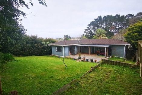 Photo of property in 28 Claverdon Drive, Massey, Auckland, 0614