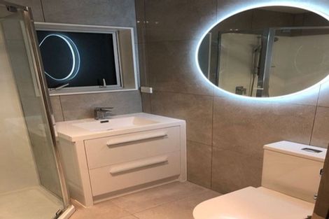 Photo of property in 28 Pooley Street, Pakuranga Heights, Auckland, 2010