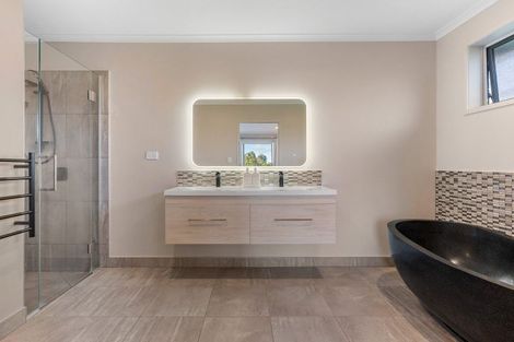 Photo of property in 43e Terry Smyth Drive, Kumeu, 0892