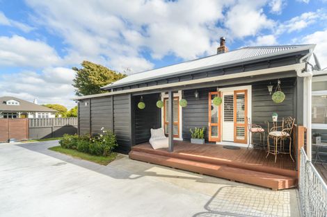 Photo of property in 97 Featherston Street, Takaro, Palmerston North, 4412