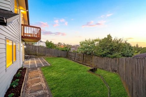 Photo of property in 18 Cityview Place, Massey, Auckland, 0614