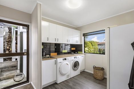 Photo of property in 32 Kinloch Place, Papakowhai, Porirua, 5024