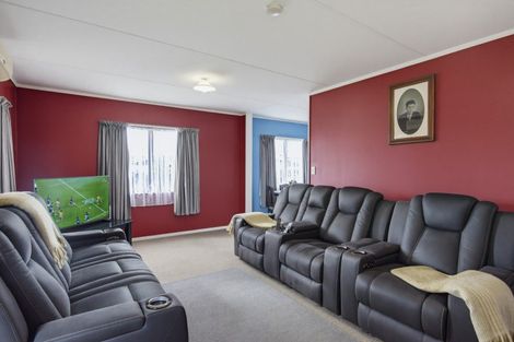 Photo of property in 13 Douglas Street, Levin, 5510
