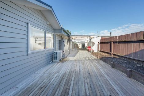 Photo of property in 2 Vanbrugh Place, Bucklands Beach, Auckland, 2014