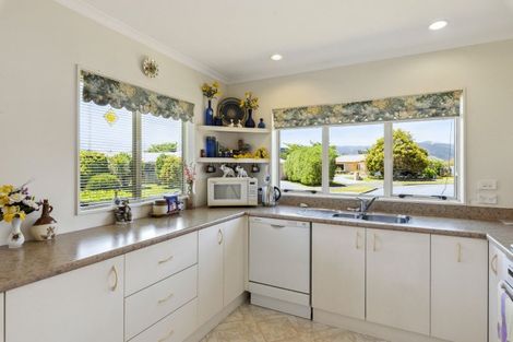 Photo of property in 4 Monterosso Place, Paraparaumu Beach, Paraparaumu, 5032