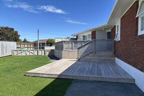 Photo of property in 31 School Road, Te Atatu South, Auckland, 0610