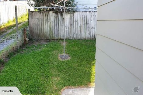 Photo of property in 68 Awaroa Road, Sunnyvale, Auckland, 0612