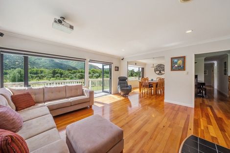 Photo of property in 1276 Coast Road, Wainuiomata Coast, Lower Hutt, 5373