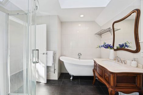 Photo of property in 19 Beach Road, Mellons Bay, Auckland, 2014