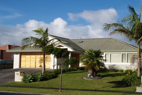 Photo of property in 125 Golfland Drive, Golflands, Auckland, 2013