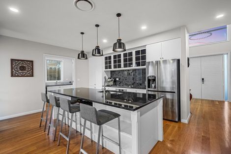 Photo of property in 6 Taraire Place, Orewa, 0931