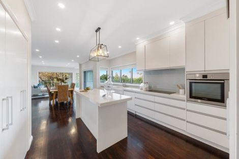 Photo of property in 201 Bleakhouse Road, Mellons Bay, Auckland, 2014