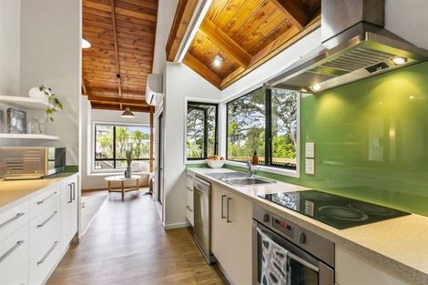 Photo of property in 2 Menear Lane, Hillcrest, Auckland, 0627