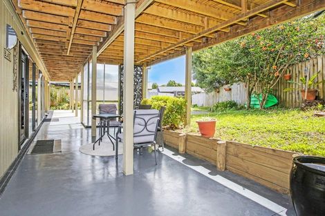 Photo of property in 11 Millen Place, Clarks Beach, 2122