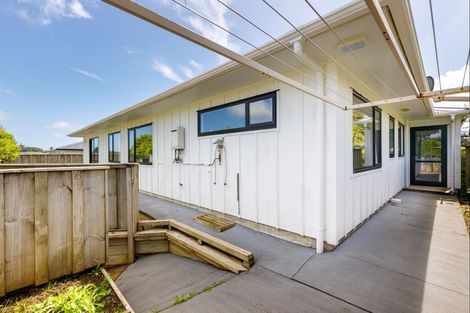 Photo of property in 11 Heta Road, Highlands Park, New Plymouth, 4312