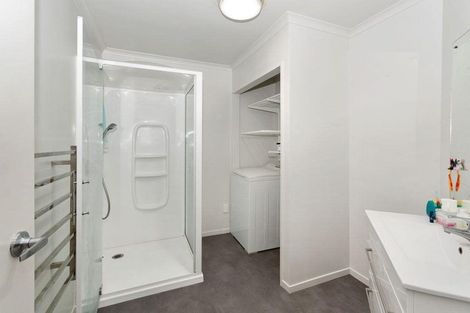 Photo of property in 10/17 Harbour View Road, Te Atatu Peninsula, Auckland, 0610