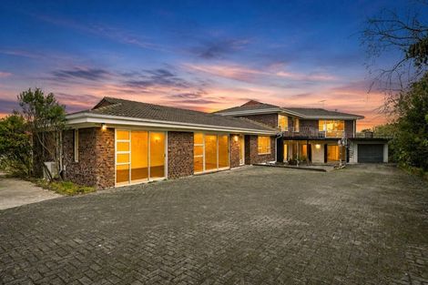 Photo of property in 4220a Great North Road, Glendene, Auckland, 0602