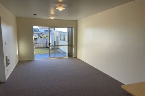 Photo of property in 1/242 Great North Road, Henderson, Auckland, 0612