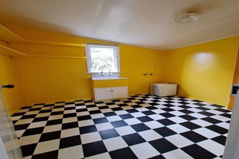 Photo of property in 22 Bracken Street, New Plymouth, 4310