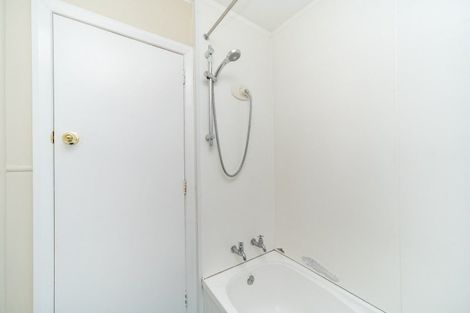 Photo of property in 4 Thames Street, Roslyn, Palmerston North, 4414